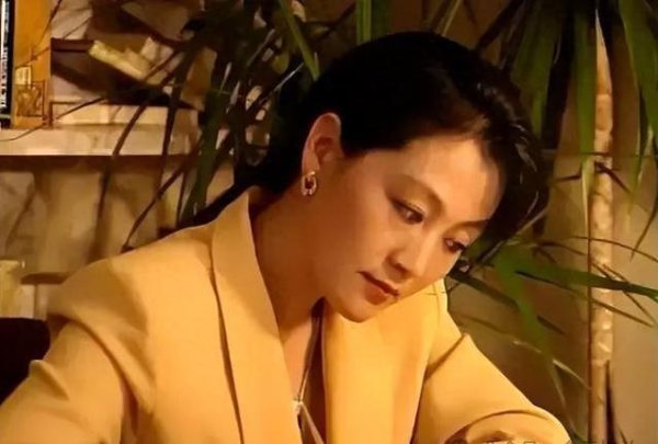 证券配资的条件 从荧幕女强人到面馆老板娘，王姬为儿子拼命20年，却被女儿误解？